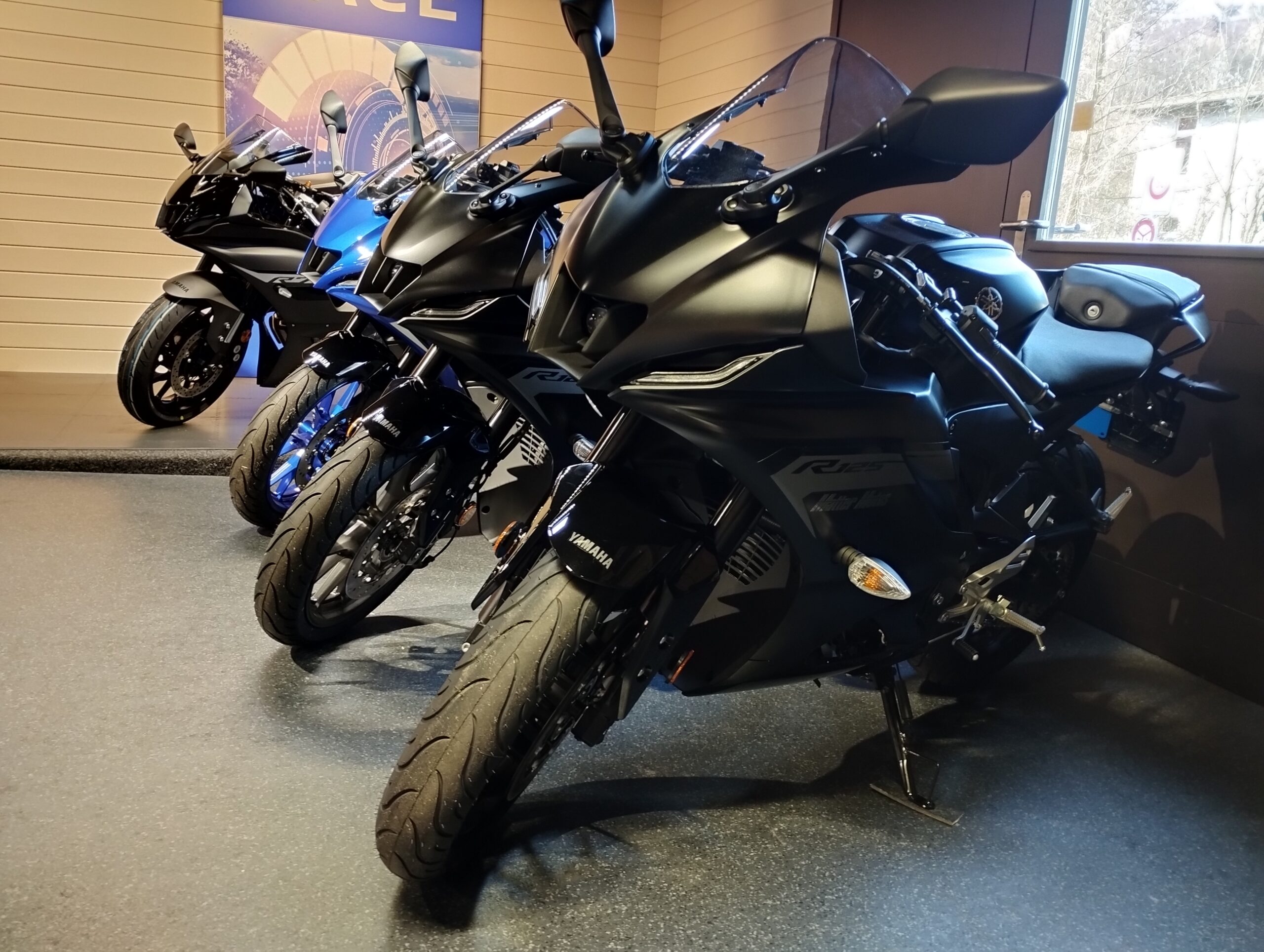 YAMAHA Motorcycle YZF R 125 (Sport Series) ab 16 Jahren fahren!